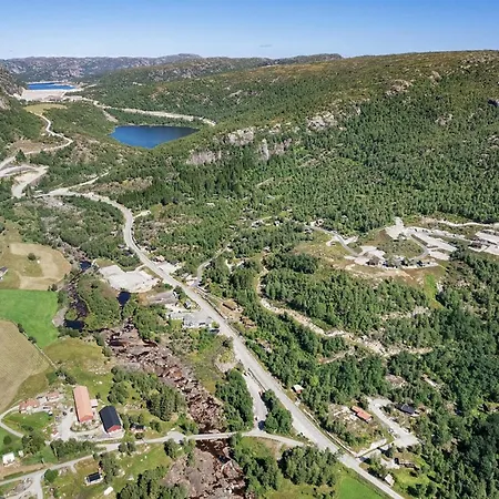 4 Bedroom Awesome In *