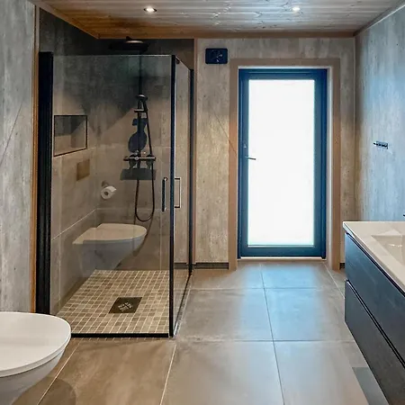 4 Bedroom Awesome In Dom wakacyjny Aseral