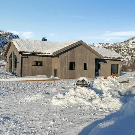 4 Bedroom Awesome In Aseral