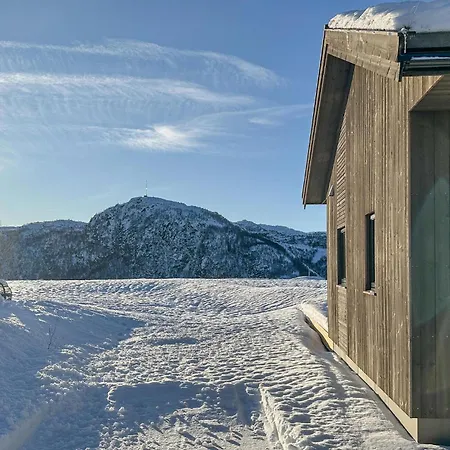 4 Bedroom Awesome In Сasa de vacaciones Aseral