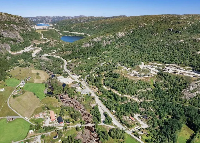 4 Bedroom Awesome In *