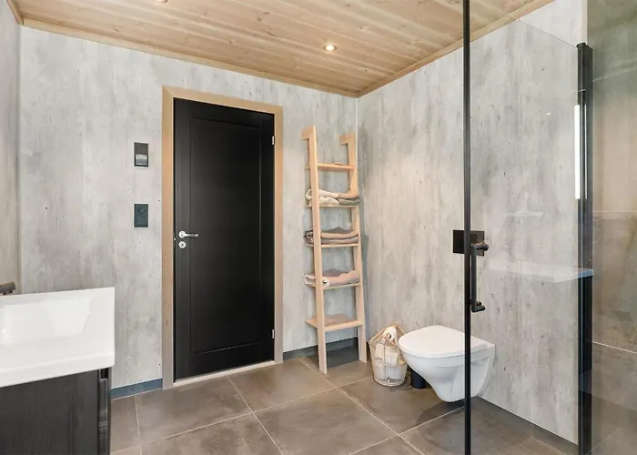 4 Bedroom Awesome In 別荘 *