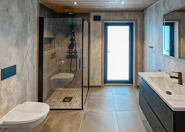 4 Bedroom Awesome In Hébergement de vacances Aseral