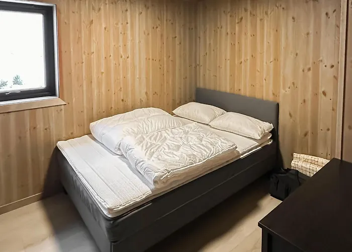 4 Bedroom Awesome In * Aseral