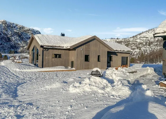 4 Bedroom Awesome In Aseral