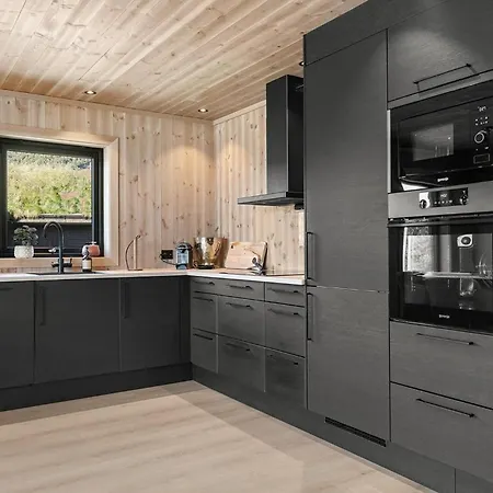 Дом отдыха 4 Bedroom Awesome In Aseral