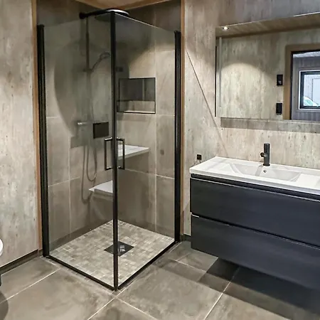 4 Bedroom Awesome In Дом отдыха *